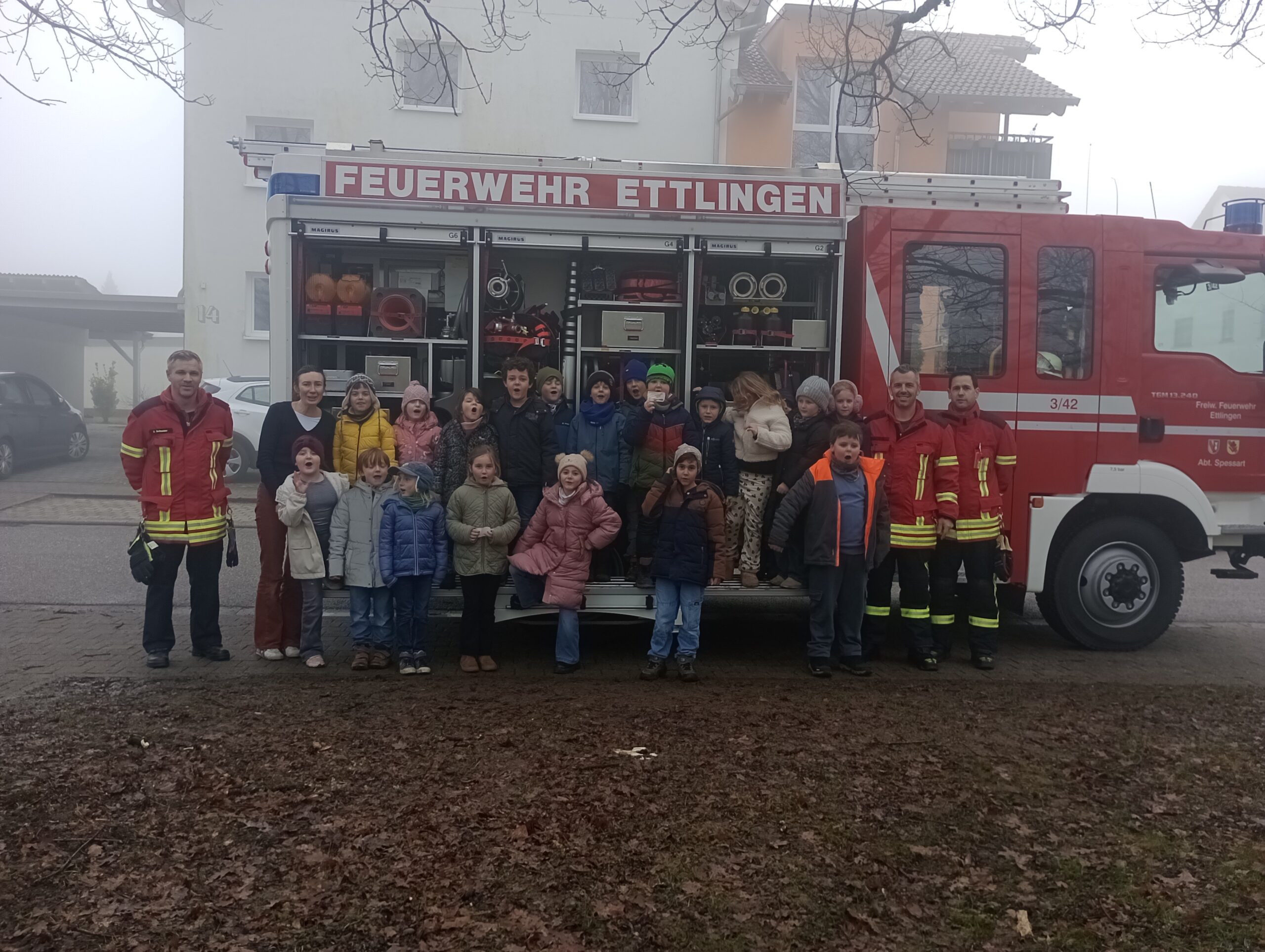 F wie Feuerwehr- Hurra, hurra, die Feuerwehr ist da!